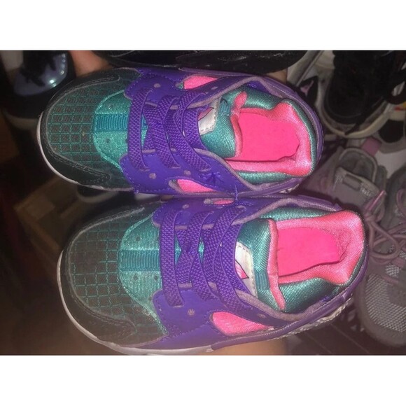 5C Girl Nike Huaraches - Picture 1 of 2